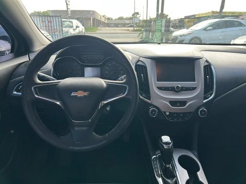 Used 2017 Chevrolet Cruze LS FWD image 20