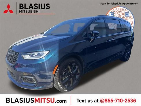 Used 2023 Chrysler Pacifica Limited w/ S Appearance Package FWD image 30