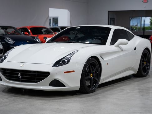Used 2016 Ferrari California T RWD image 11