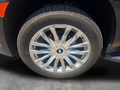 Used 2023 Cadillac Escalade Premium Luxury AWD/4WD image 29