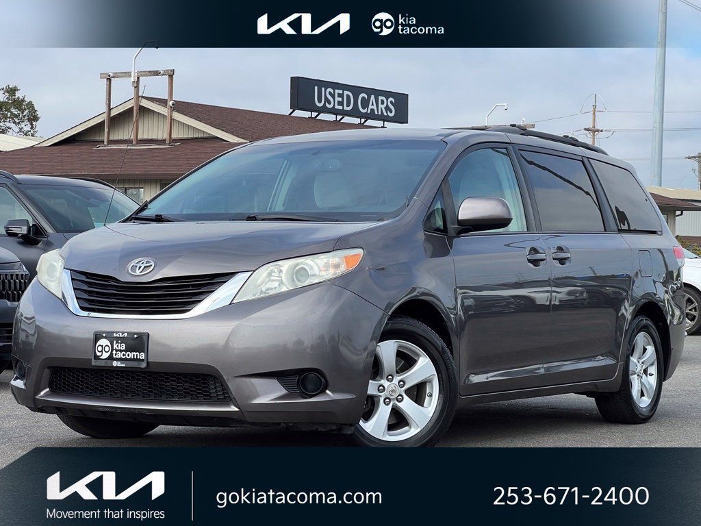 Used 2012 Toyota Sienna LE FWD image 1