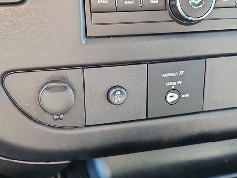 Used 2015 Chevrolet Express 2500 RWD image 27