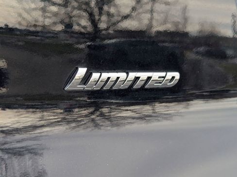 Used 2017 Toyota 4Runner Limited image 11