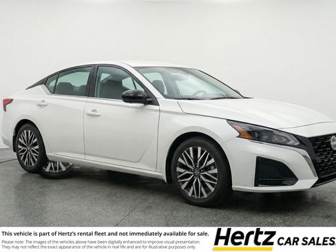 Used 2025 Nissan Altima 2.5 SV image 1