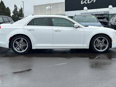 Used 2015 Chrysler 300 Limited image 3