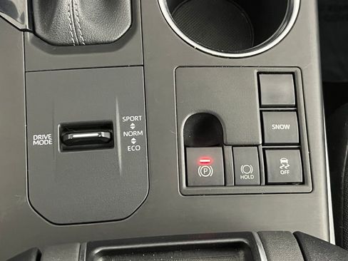 Used 2023 Toyota Highlander L image 27