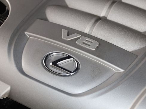 Used 2020 Lexus LX 570 4WD w/ Luxury Package image 23