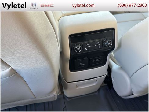 Used 2023 GMC Acadia Denali w/ Denali Technology Package image 12