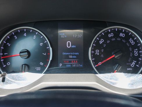 Used 2021 Toyota RAV4 LE FWD image 24
