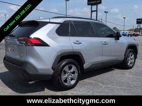 Used 2022 Toyota RAV4 XLE w/ Convenience Package AWD/4WD image 5