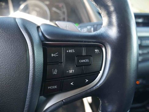 Used 2019 Lexus ES 300h w/ Premium Package image 40