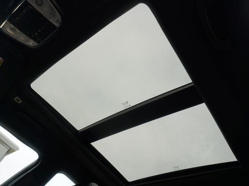 Used 2018 Chrysler 300 S w/ 300S Premium Group image 19