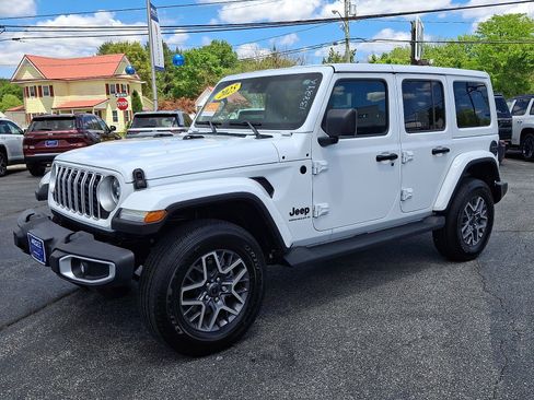 Certified 2025 Jeep Wrangler Unlimited Sahara AWD/4WD image 3