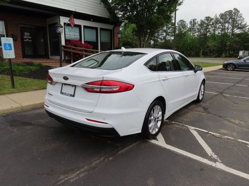 Used 2020 Ford Fusion SE image 8