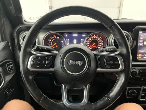 Used 2018 Jeep Wrangler Unlimited Sahara image 22