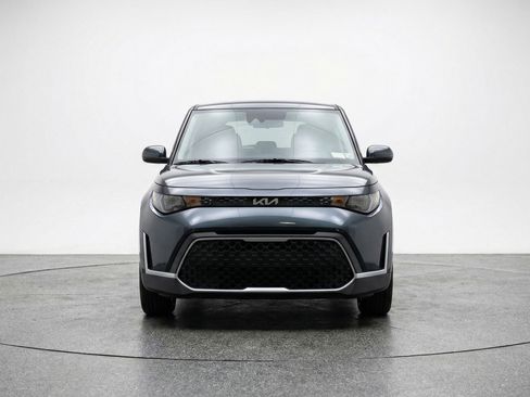 Used 2025 Kia Soul LX w/ LX Technology Package image 2