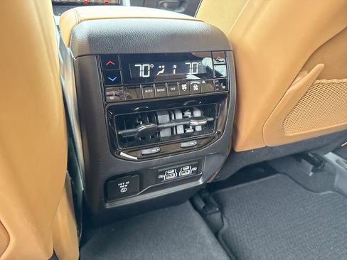 Used 2022 Jeep Grand Cherokee Summit w/ Luxury Tech Group V AWD/4WD image 25