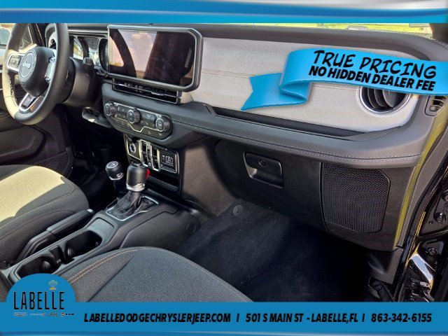 Used 2026 Jeep Wrangler Unlimited Sahara AWD/4WD image 15
