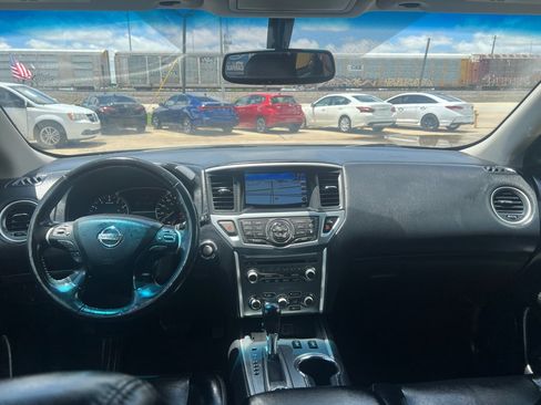 Used 2020 Nissan Pathfinder SL AWD/4WD image 19