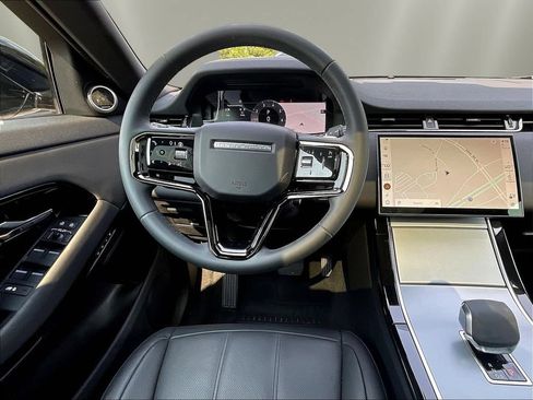 Used 2024 Land Rover Range Rover Evoque S AWD/4WD image 10
