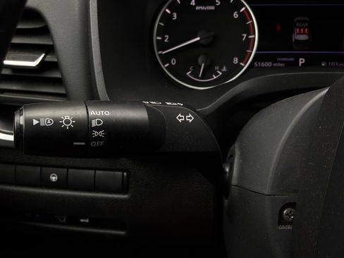 Used 2025 Nissan Rogue SV FWD image 34