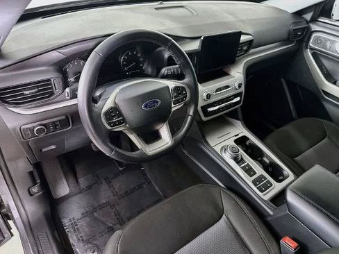 Certified 2024 Ford Explorer XLT RWD image 2