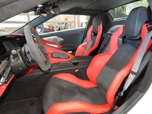 Used 2024 Chevrolet Corvette Stingray Premium Conv w/ Z51 Performance Package image 18