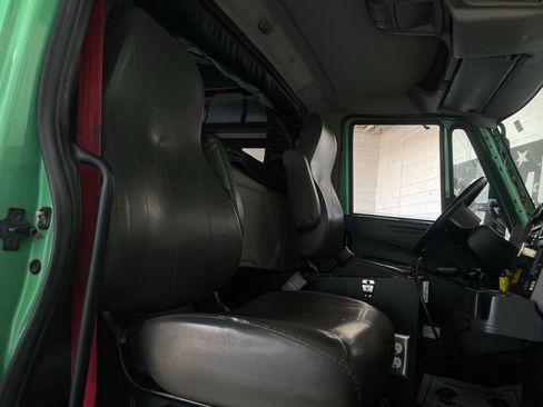 Used 2018 Chevrolet Express 2500 Work Van w/ Driver Convenience Package image 27