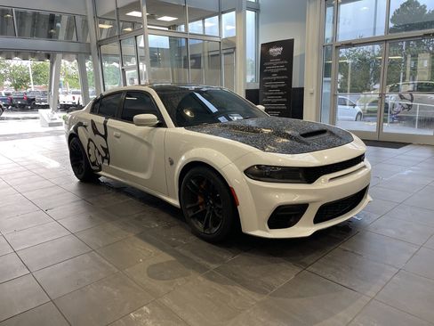 Used 2022 Dodge Charger SRT Hellcat w/ Harman/Kardon Audio Group RWD image 2