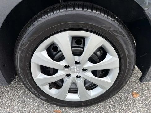 Used 2025 Toyota Corolla LE FWD image 31