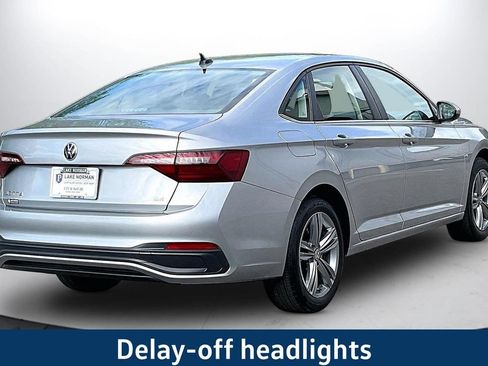 Used 2024 Volkswagen Jetta SE FWD image 10