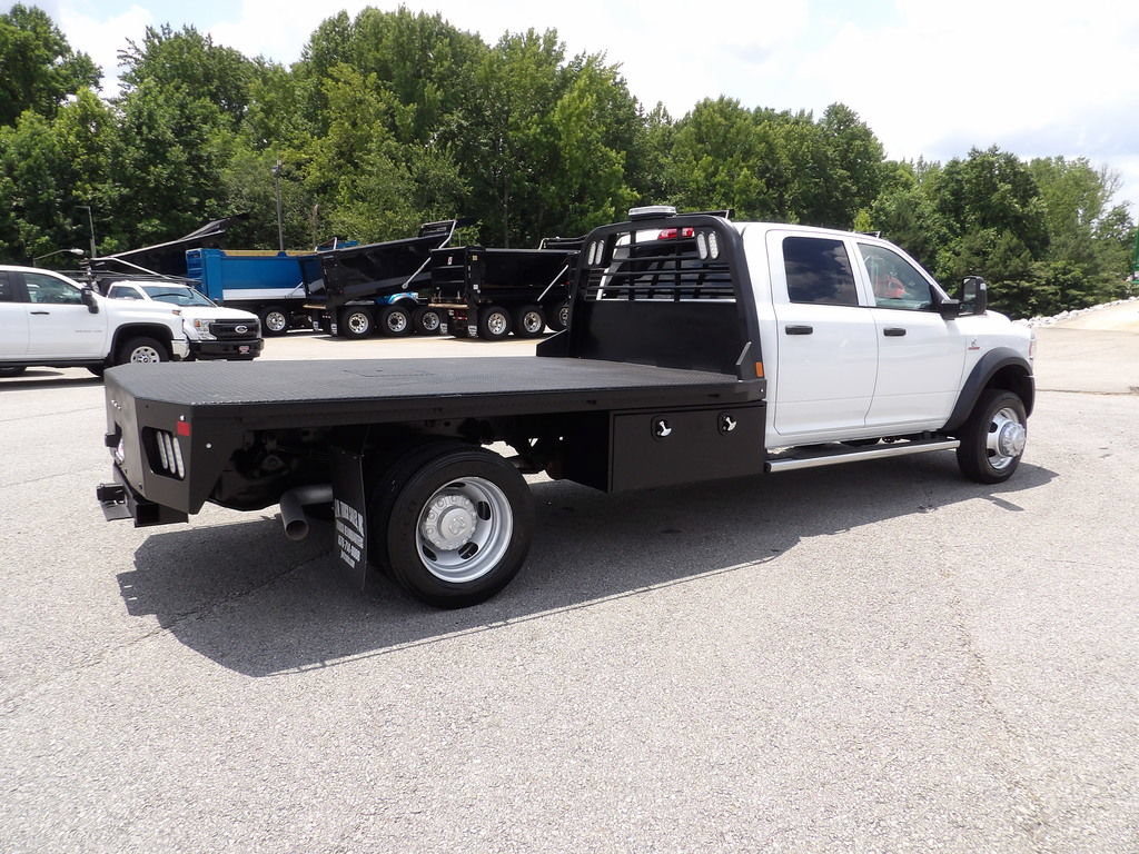 Used 2024 RAM 5500 Tradesman w/ Chrome Appearance Group AWD/4WD image 8