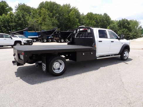 Used 2024 RAM 5500 Tradesman w/ Chrome Appearance Group AWD/4WD image 8