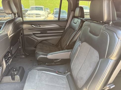 Used 2023 Jeep Grand Cherokee L Laredo AWD/4WD image 6
