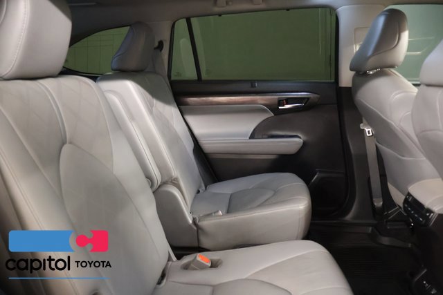 Used 2021 Toyota Highlander Platinum AWD/4WD image 30