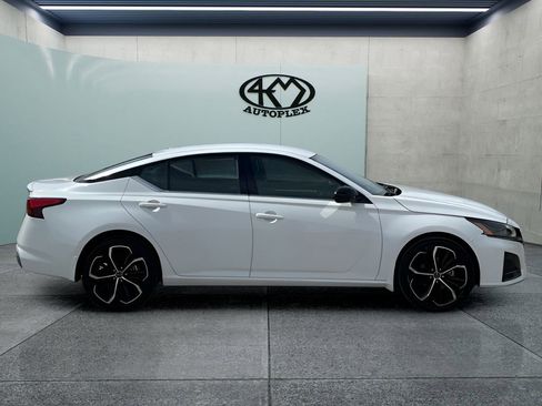 Used 2023 Nissan Altima 2.5 SR AWD/4WD image 2