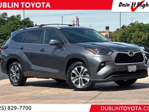 Used 2023 Toyota Highlander XLE FWD image 1