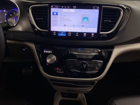 Used 2024 Chrysler Pacifica Touring-L FWD image 24