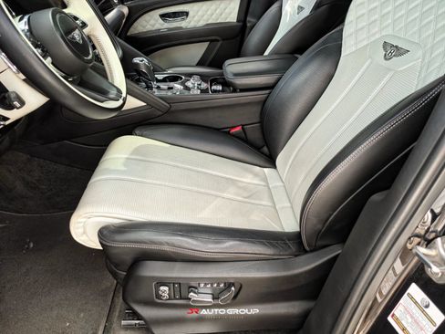 Used 2021 Bentley Bentayga AWD/4WD image 43