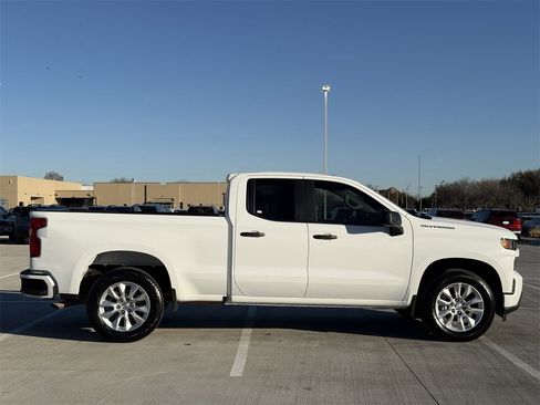 Used 2021 Chevrolet Silverado 1500 Custom image 3