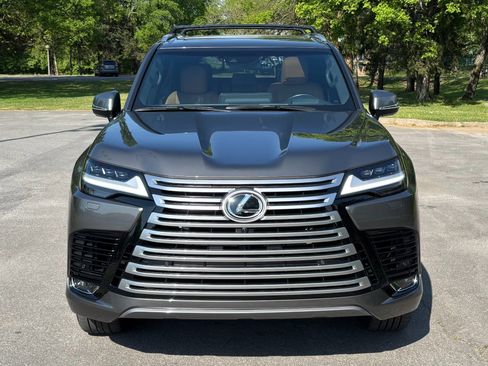 Used 2023 Lexus LX 600 4WD w/ Accessory Package (Z1) image 5