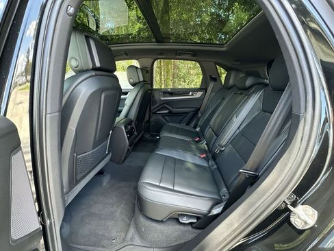 Certified 2025 Porsche Cayenne AWD/4WD image 19