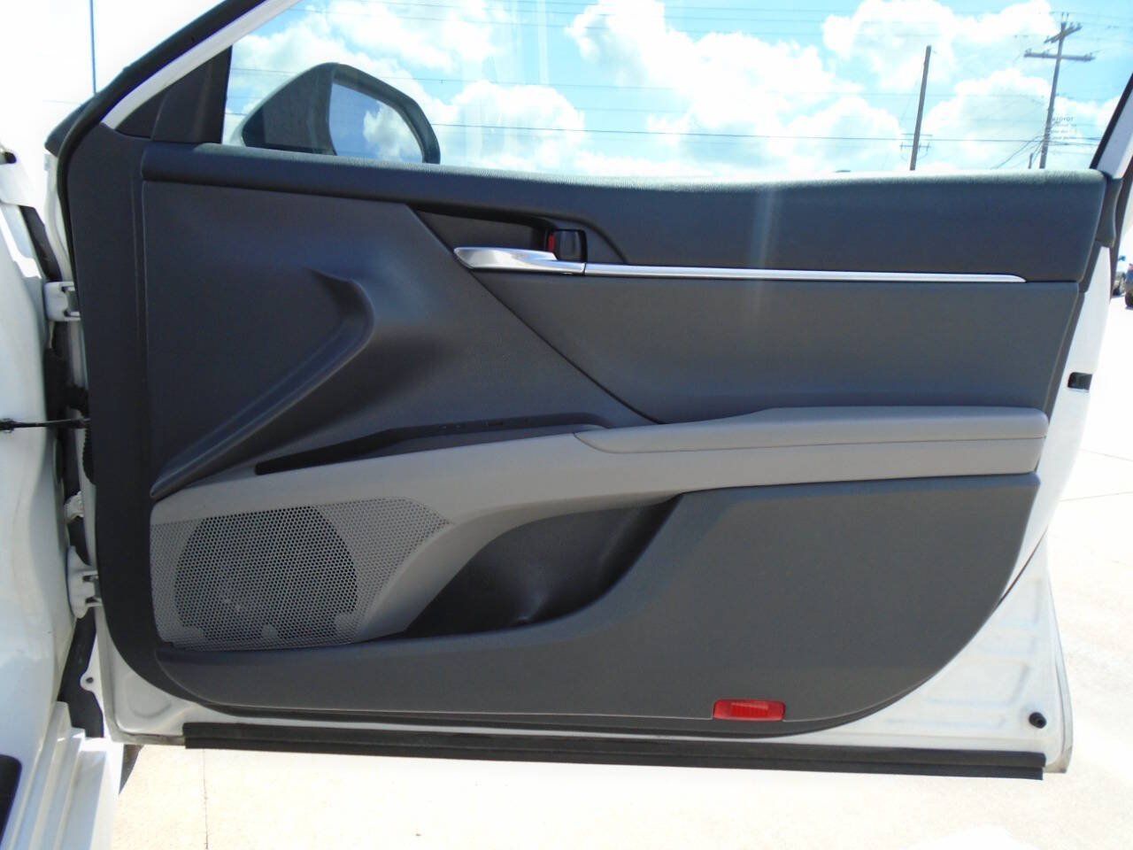 Used 2023 Toyota Camry LE FWD image 31