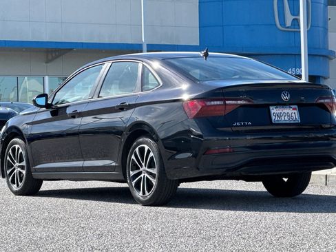 Used 2024 Volkswagen Jetta Sport image 3