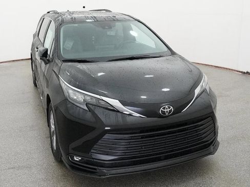New 2026 Toyota Sienna XLE image 57