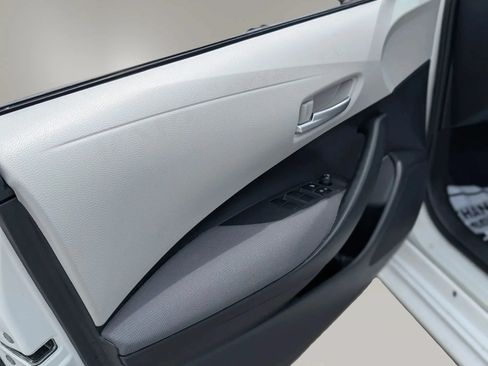 Used 2021 Toyota Corolla LE FWD image 13