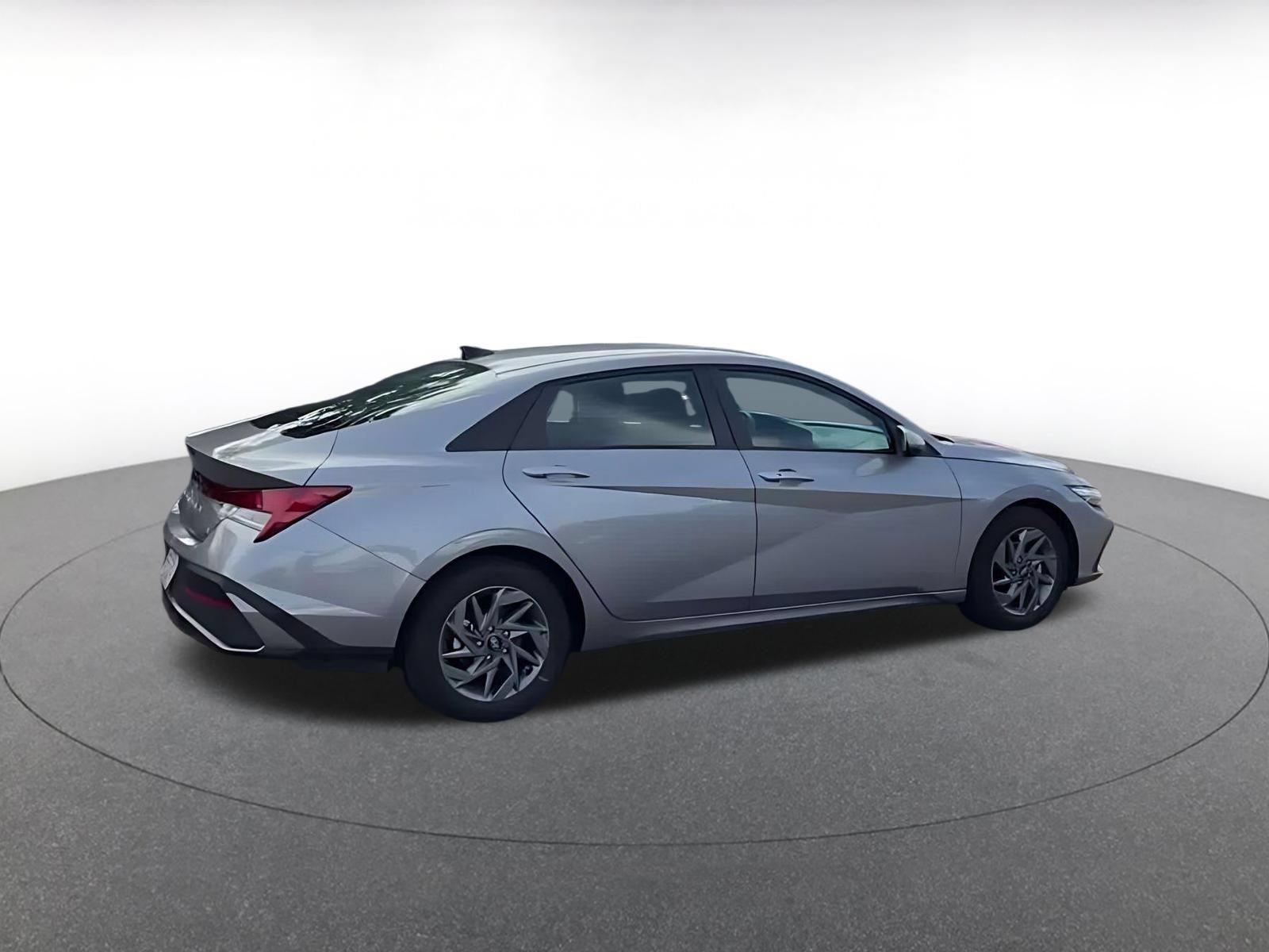 Used 2026 Hyundai Elantra Hybrid FWD image 14