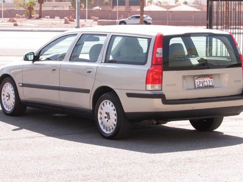 Used 2001 Volvo V70 image 6