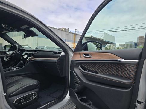 Used 2021 Jeep Grand Cherokee L Summit w/ Advanced Protech Group IV AWD/4WD image 11