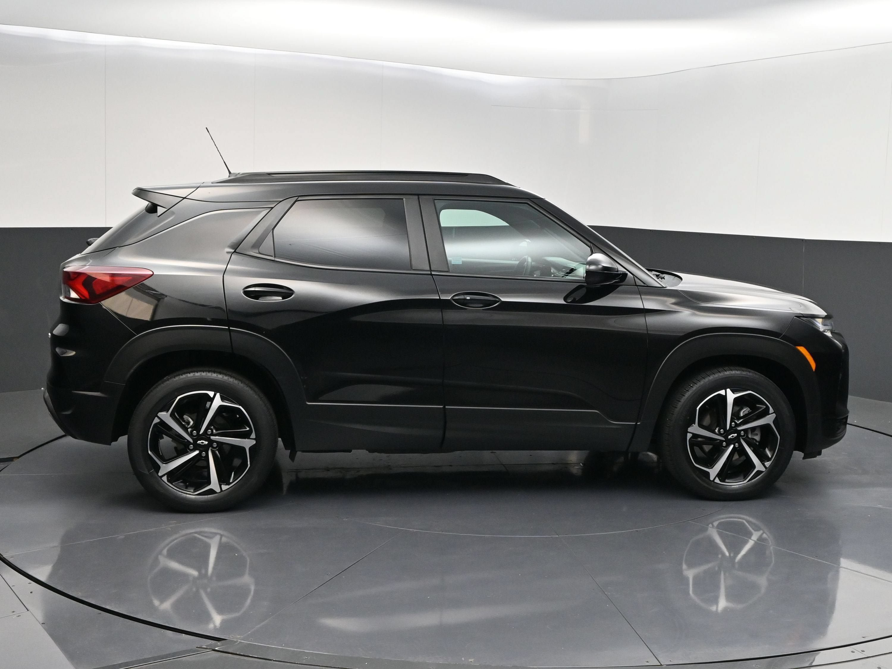 Certified 2023 Chevrolet TrailBlazer RS w/ Convenience Package FWD image 9